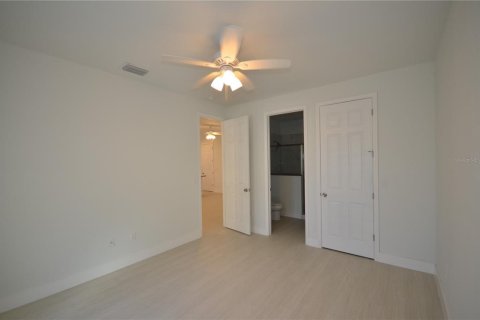 Commercial property in Port Charlotte, Florida 5 bedrooms, 243.31 sq.m. № 2217940 - photo 13