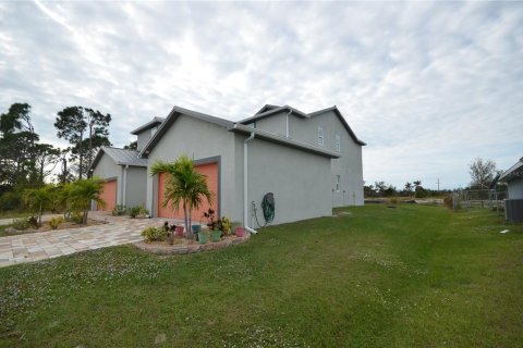 Commercial property in Port Charlotte, Florida 5 bedrooms, 243.31 sq.m. № 2217940 - photo 2