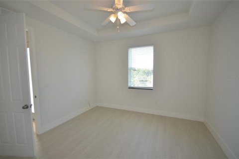 Commercial property in Port Charlotte, Florida 5 bedrooms, 243.31 sq.m. № 2217940 - photo 9