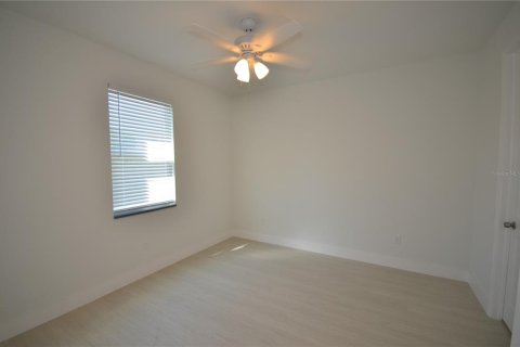 Commercial property in Port Charlotte, Florida 5 bedrooms, 243.31 sq.m. № 2217940 - photo 17