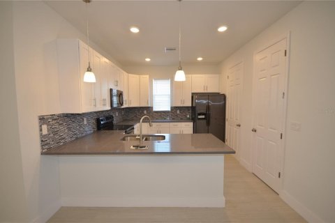 Commercial property in Port Charlotte, Florida 5 bedrooms, 243.31 sq.m. № 2217940 - photo 5