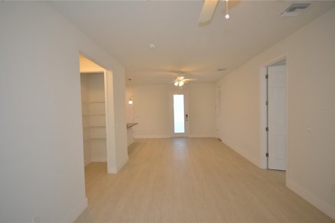Commercial property in Port Charlotte, Florida 5 bedrooms, 243.31 sq.m. № 2217940 - photo 25