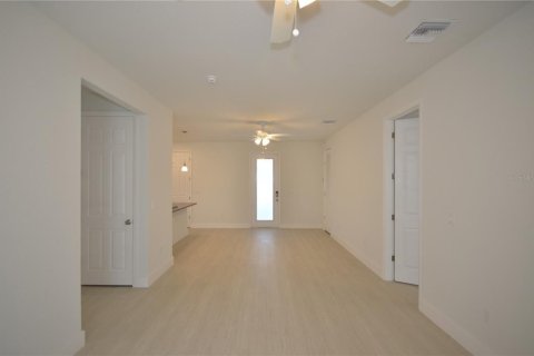 Commercial property in Port Charlotte, Florida 5 bedrooms, 243.31 sq.m. № 2217940 - photo 12