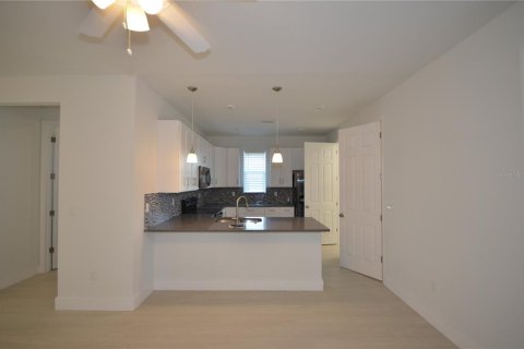 Commercial property in Port Charlotte, Florida 5 bedrooms, 243.31 sq.m. № 2217940 - photo 3