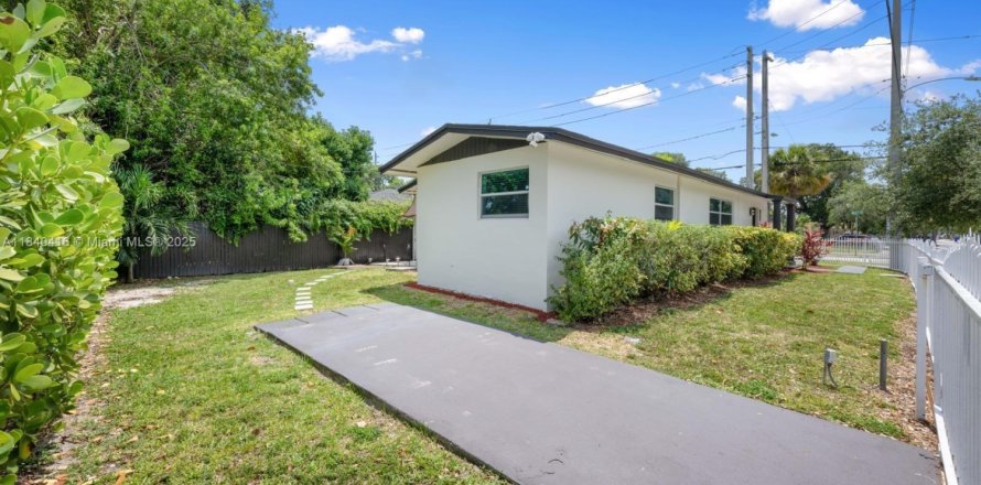 Casa en Miami, Florida 4 dormitorios, 133.87 m2 № 1830481