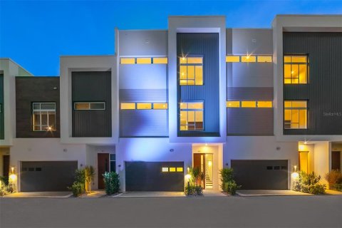 Adosado en alquiler en Sarasota, Florida, 3 dormitorios, 235.14 m2 № 1837787 - foto 1