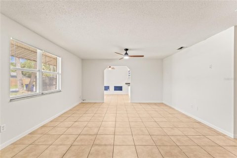 Villa ou maison à louer à Edgewater, Floride: 2 chambres, 110 m2 № 1901575 - photo 3