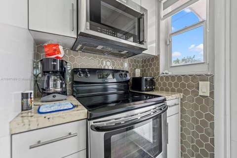 Villa ou maison à vendre à Miami, Floride: 3 chambres, 107.21 m2 № 1856906 - photo 19