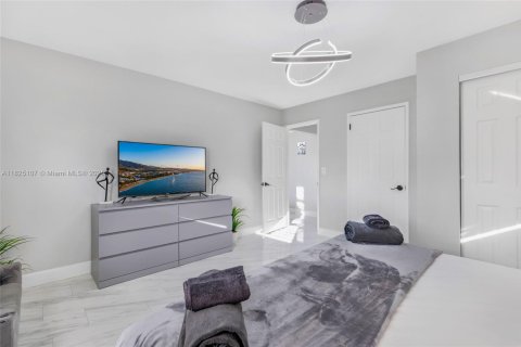 Casa en venta en Fort Lauderdale, Florida, 4 dormitorios, 184.32 m2 № 1794181 - foto 24