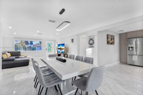 Casa en venta en Fort Lauderdale, Florida, 4 dormitorios, 184.32 m2 № 1794181 - foto 12