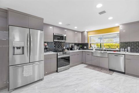 Casa en venta en Fort Lauderdale, Florida, 4 dormitorios, 184.32 m2 № 1794181 - foto 19