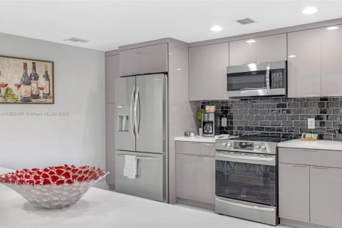 Casa en venta en Fort Lauderdale, Florida, 4 dormitorios, 184.32 m2 № 1794181 - foto 18