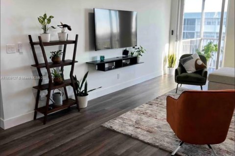 Condo in Miami Gardens, Florida, 2 bedrooms  № 1875273 - photo 10