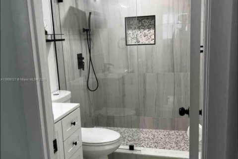 Condo in Miami Gardens, Florida, 2 bedrooms  № 1875273 - photo 12
