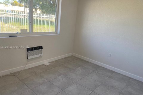 Apartamento en alquiler en Miami, Florida, 2 dormitorios, 78.97 m2 № 2024915 - foto 4