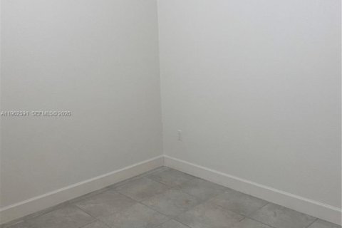 Apartamento en alquiler en Miami, Florida, 2 dormitorios, 78.97 m2 № 2024915 - foto 2