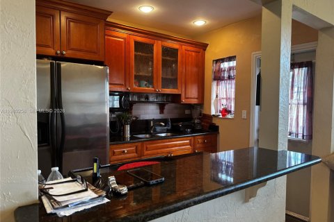 House in Miami, Florida 3 bedrooms, 89.19 sq.m. № 2049290 - photo 7