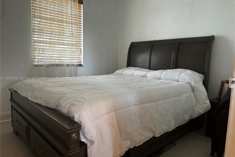 House in Miami, Florida 3 bedrooms, 89.19 sq.m. № 2049290 - photo 18