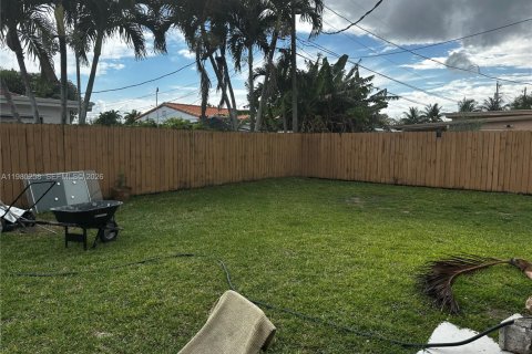 House in Miami, Florida 3 bedrooms, 89.19 sq.m. № 2049290 - photo 19