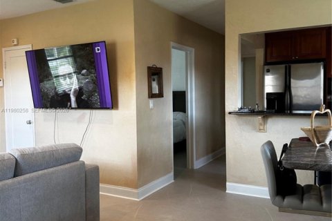 House in Miami, Florida 3 bedrooms, 89.19 sq.m. № 2049290 - photo 6