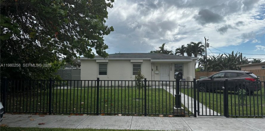 House in Miami, Florida 3 bedrooms, 89.19 sq.m. № 2049290