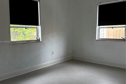 House in Miami, Florida 3 bedrooms, 89.19 sq.m. № 2049290 - photo 16