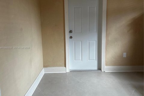 House in Miami, Florida 3 bedrooms, 89.19 sq.m. № 2049290 - photo 17