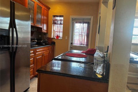 House in Miami, Florida 3 bedrooms, 89.19 sq.m. № 2049290 - photo 10