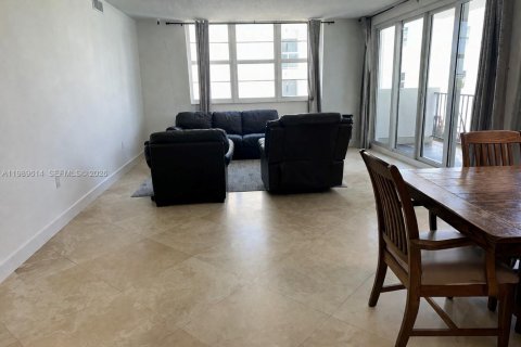 Condo in Bay Harbor Islands, Florida, 2 bedrooms  № 2057781 - photo 10