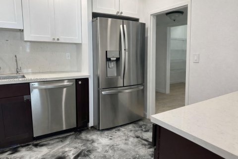 Condo in Bay Harbor Islands, Florida, 2 bedrooms  № 2057781 - photo 13