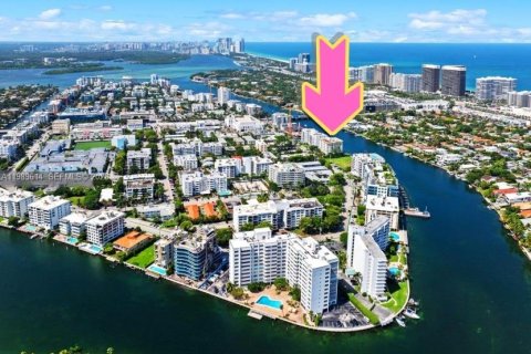 Condo in Bay Harbor Islands, Florida, 2 bedrooms  № 2057781 - photo 6