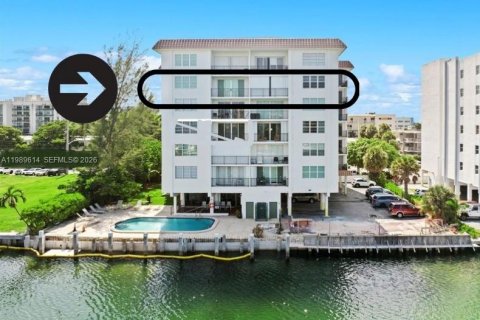 Condo in Bay Harbor Islands, Florida, 2 bedrooms  № 2057781 - photo 5