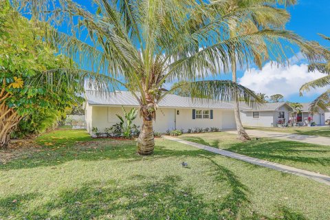 House in Stuart, Florida 3 bedrooms, 143.63 sq.m. № 1161939 - photo 1