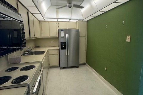Condo in Aventura, Florida, 2 bedrooms № 1936648 - photo 14