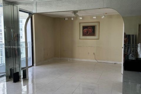Condo in Aventura, Florida, 2 bedrooms № 1936648 - photo 12
