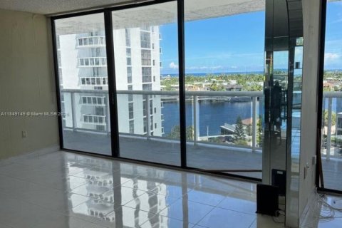 Condo in Aventura, Florida, 2 bedrooms № 1936648 - photo 4