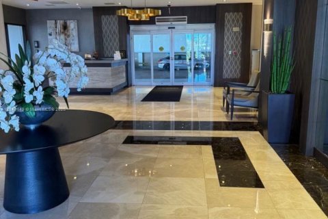 Condo in Aventura, Florida, 2 bedrooms № 1936648 - photo 16