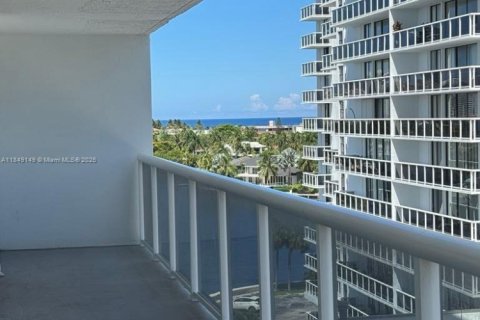 Condo in Aventura, Florida, 2 bedrooms № 1936648 - photo 5