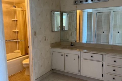Condo in Aventura, Florida, 2 bedrooms № 1936648 - photo 13