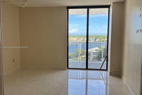 Condo in Aventura, Florida, 2 bedrooms № 1936648 - photo 2