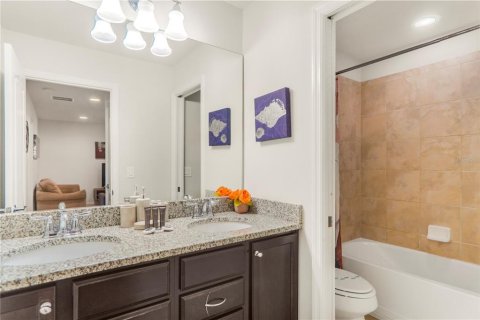Adosado en venta en Kissimmee, Florida, 4 dormitorios, 195.28 m2 № 2128862 - foto 28