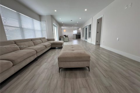 Casa en alquiler en Hollywood, Florida, 4 dormitorios, 172.98 m2 № 2014276 - foto 10