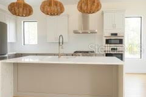 Casa en venta en Saint Petersburg, Florida, 4 dormitorios, 271.83 m2 № 1853603 - foto 2