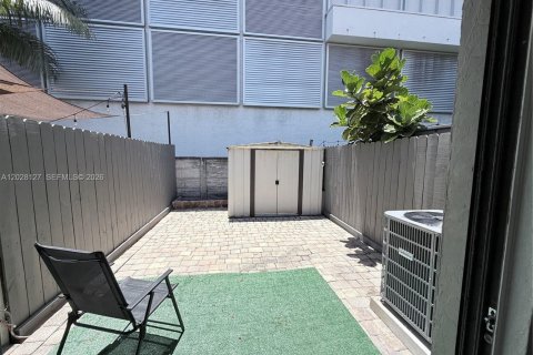 Condo in Miami, Florida, 2 bedrooms  № 2086322 - photo 30