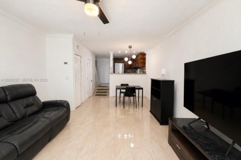 Condo in Miami, Florida, 2 bedrooms  № 2086322 - photo 11