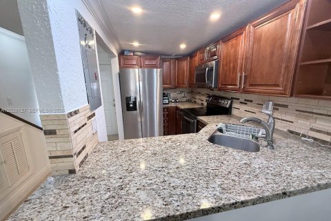 Condo in Miami, Florida, 2 bedrooms  № 2086322 - photo 5