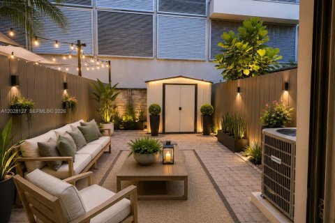 Condo in Miami, Florida, 2 bedrooms  № 2086322 - photo 29