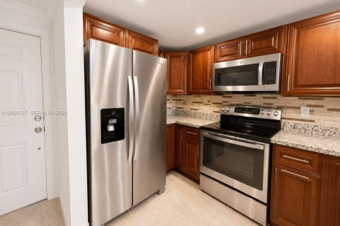 Condo in Miami, Florida, 2 bedrooms  № 2086322 - photo 3