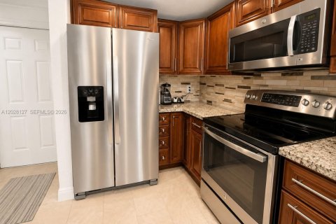 Condo in Miami, Florida, 2 bedrooms  № 2086322 - photo 2