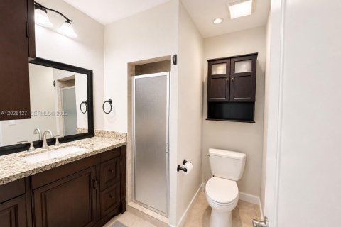 Condo in Miami, Florida, 2 bedrooms  № 2086322 - photo 26